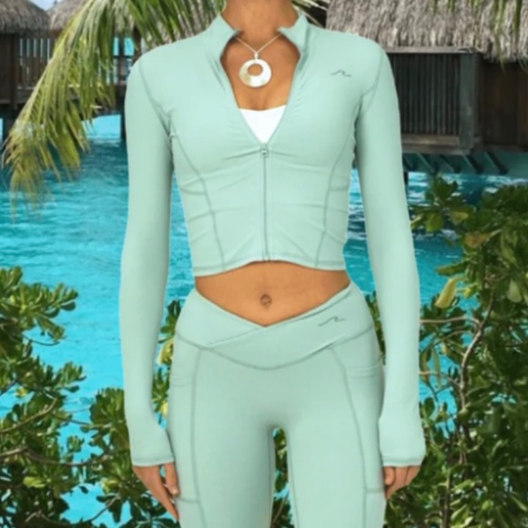!!!ISO!!! Waev sports aloha jacket in sage (large) - Picture 1 of 1
